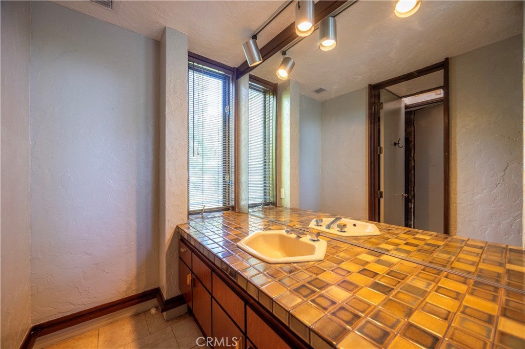 Diamond Bar, California, 91765, United States, 5 Bedrooms Bedrooms, ,6 BathroomsBathrooms,Residential,Active,1985882