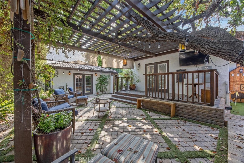 North Hollywood, California, 91602, United States, 4 Bedrooms Bedrooms, ,2 BathroomsBathrooms,Residential,Active,1954309