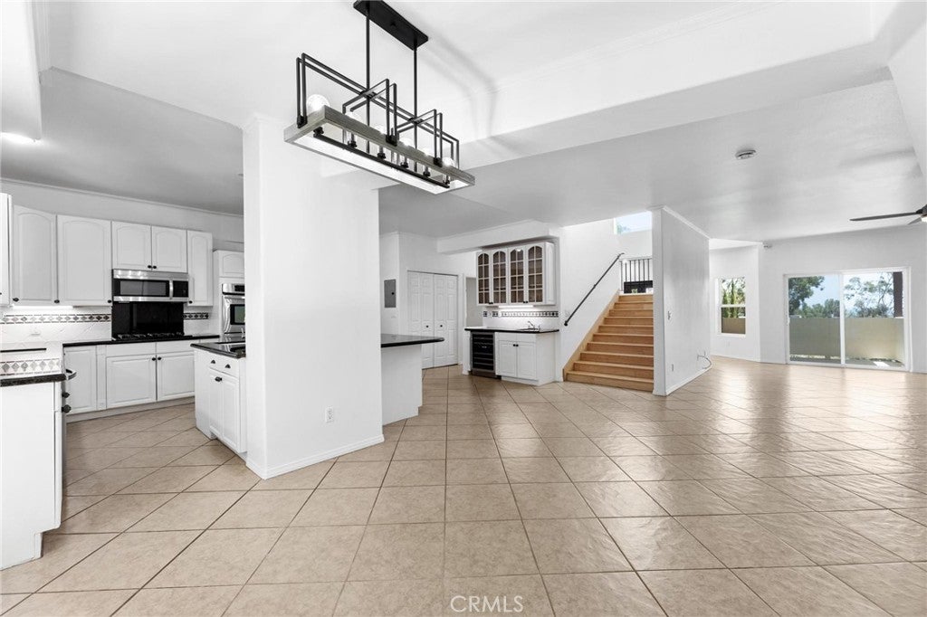 Chatsworth, California, 91311, United States, 4 Bedrooms Bedrooms, ,4 BathroomsBathrooms,Residential,Active,2011421