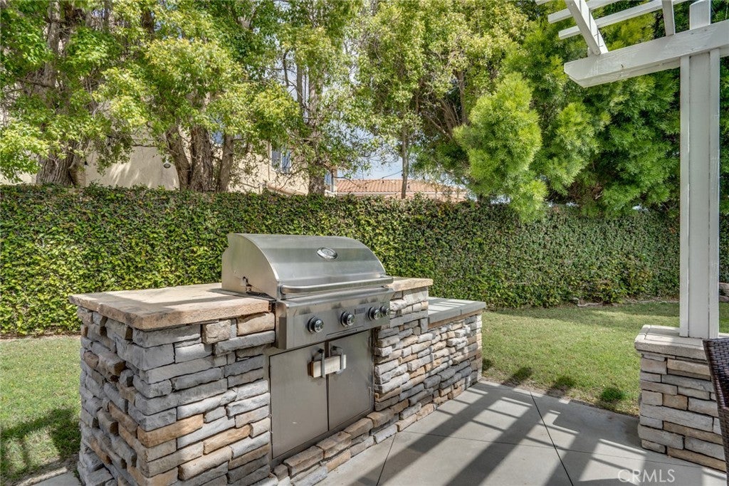 Huntington Beach, California, 92647, United States, 4 Bedrooms Bedrooms, ,3 BathroomsBathrooms,Residential,Active,2030516