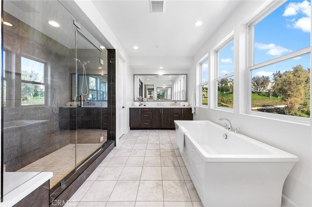 Lake Forest, California, 92630, United States, 5 Bedrooms Bedrooms, ,6 BathroomsBathrooms,Residential,Active,1801044