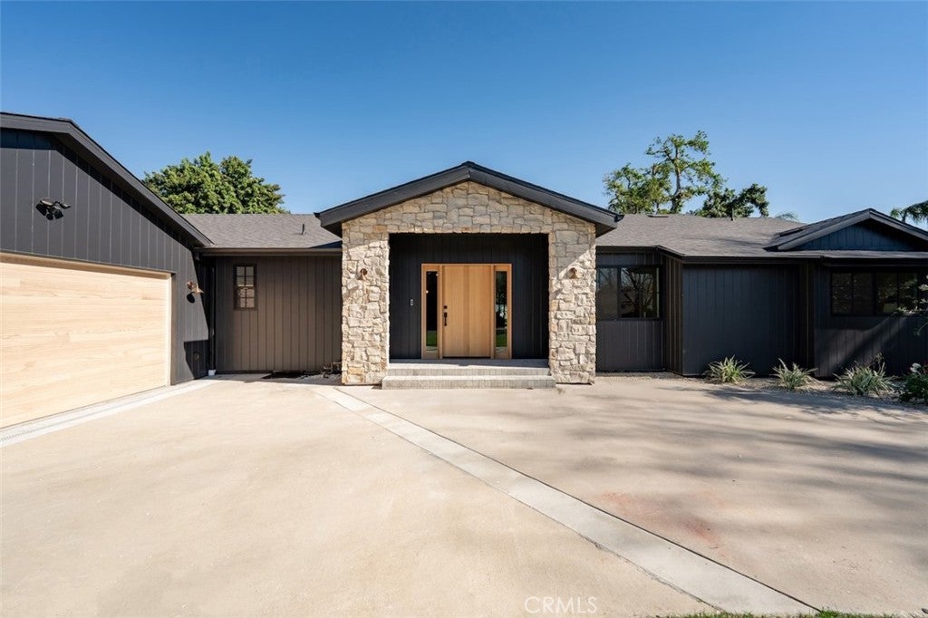 Northridge, California, 91325, United States, 4 Bedrooms Bedrooms, ,4 BathroomsBathrooms,Residential,Active,2030583