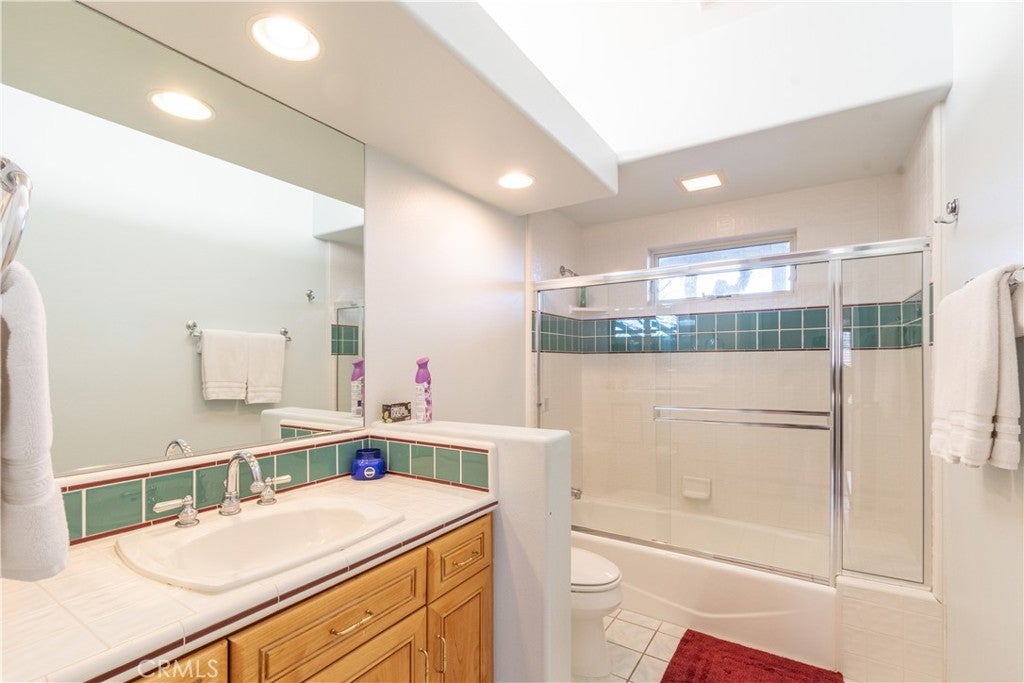 Paso Robles, California, 93446, United States, 5 Bedrooms Bedrooms, ,6 BathroomsBathrooms,Residential,Active,1821961