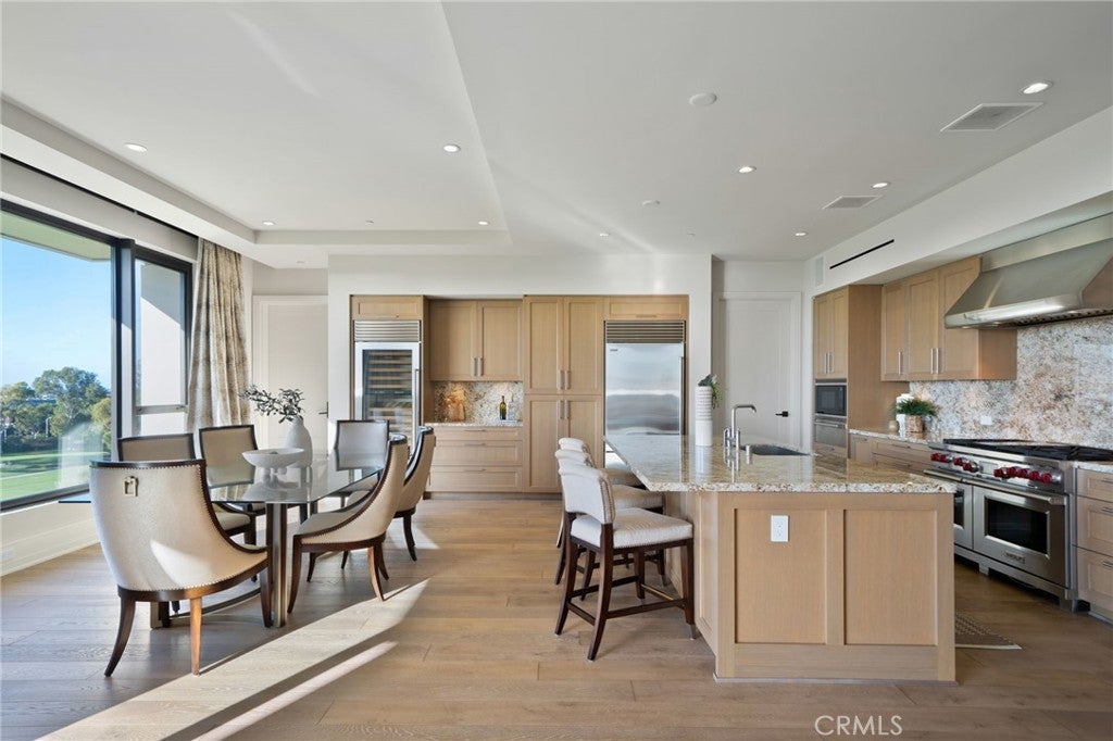 Newport Beach, California, 92660, United States, 2 Bedrooms Bedrooms, ,3 BathroomsBathrooms,Residential,Active,2009419