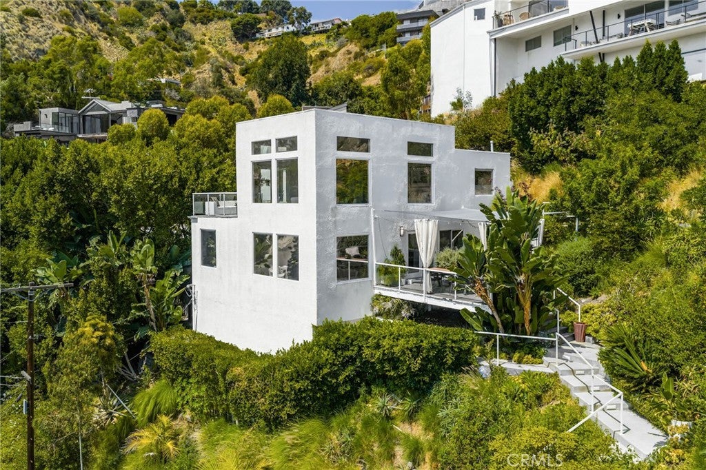 West Hollywood, California, 90069, United States, 3 Bedrooms Bedrooms, ,4 BathroomsBathrooms,Residential,Active,1922666