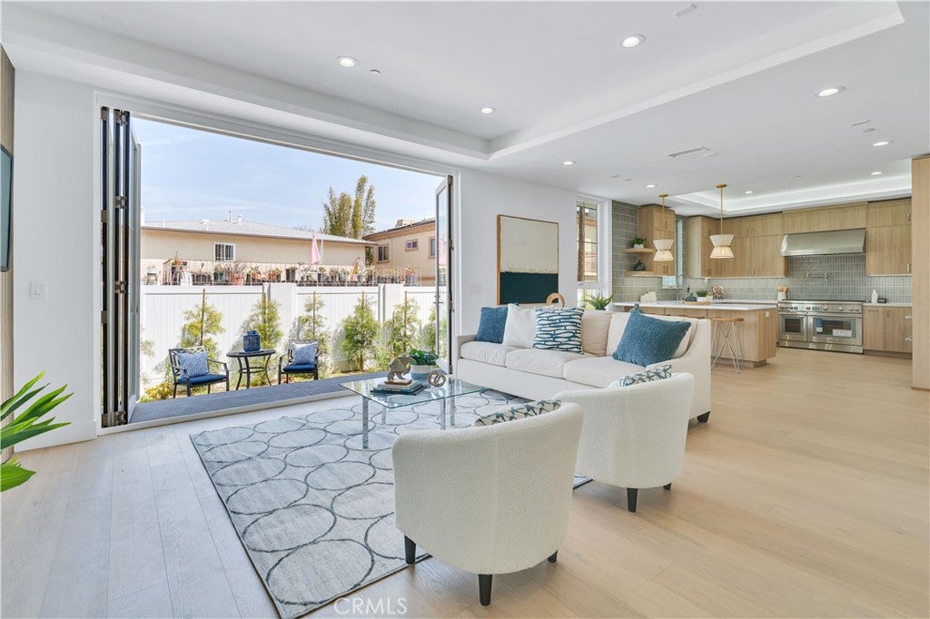 Redondo Beach, California, 90278, United States, 5 Bedrooms Bedrooms, ,5 BathroomsBathrooms,Residential,Active,2010192