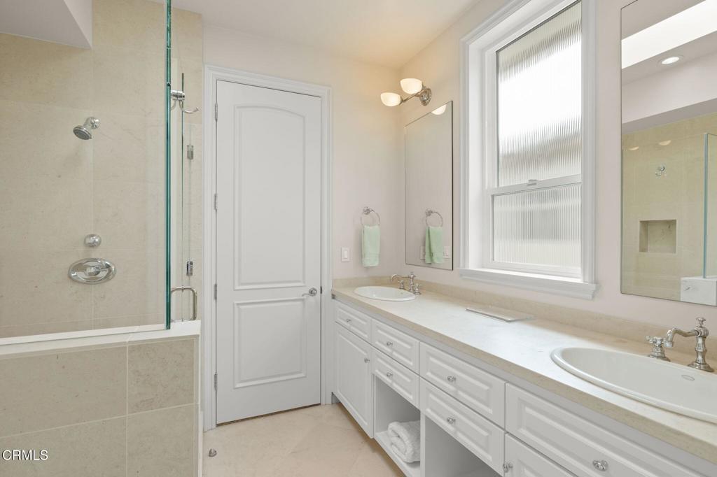 Oxnard, California, 93035, United States, 4 Bedrooms Bedrooms, ,6 BathroomsBathrooms,Residential,Active,1849510