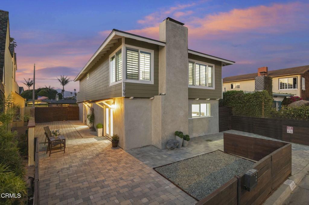 Ventura, California, 93001, United States, 4 Bedrooms Bedrooms, ,3 BathroomsBathrooms,Residential,Active,1926891