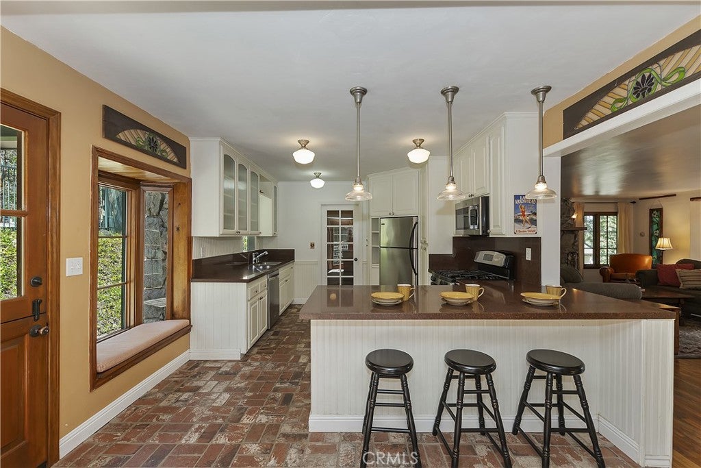 Lake Arrowhead, California, 92352, United States, ,4 BathroomsBathrooms,Residential,Active,1791398