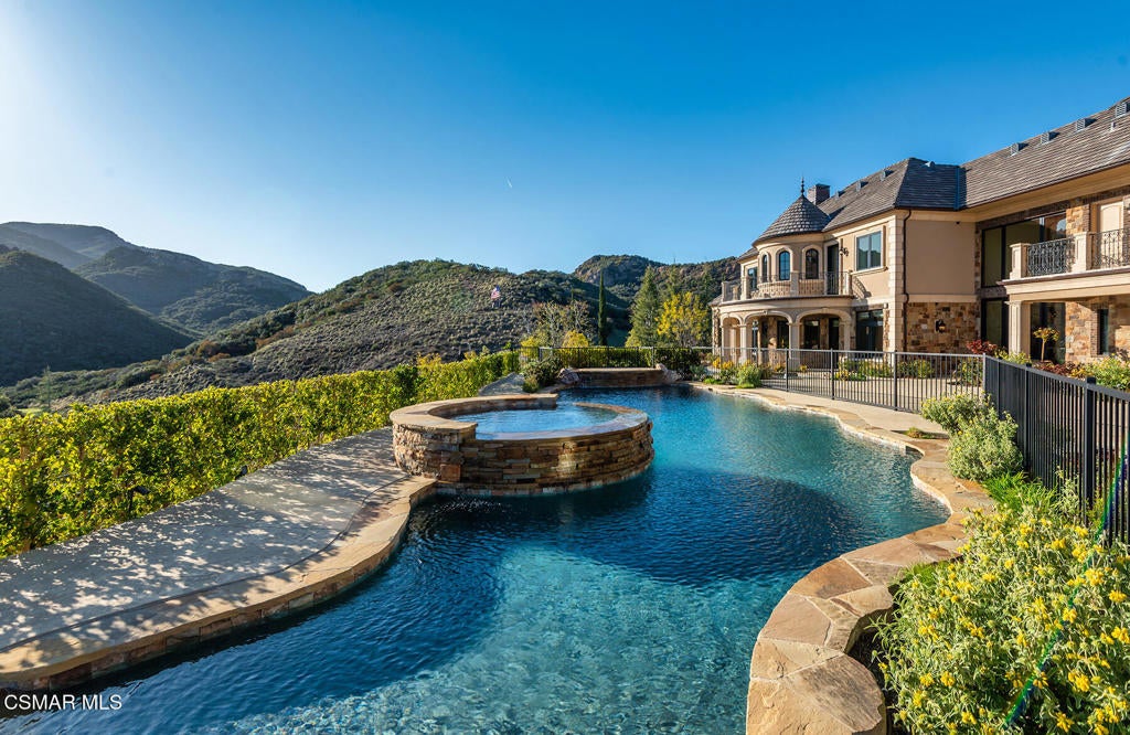 Thousand Oaks, California, 91361, United States, 7 Bedrooms Bedrooms, ,13 BathroomsBathrooms,Residential,Active,1748234