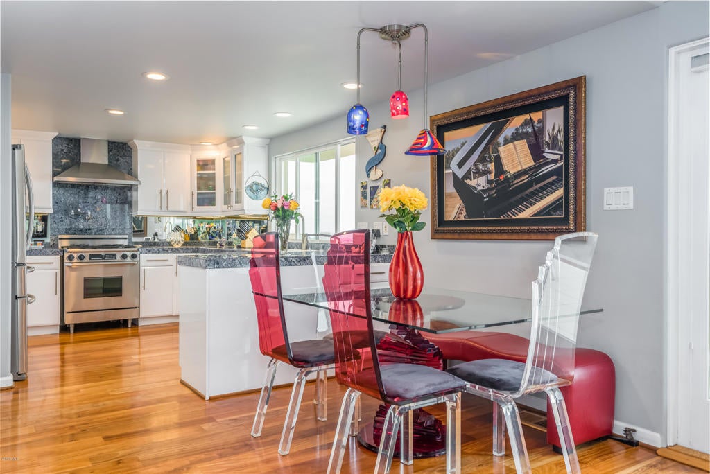 Ventura, California, 93001, United States, 2 Bedrooms Bedrooms, ,3 BathroomsBathrooms,Residential,Active,1944022