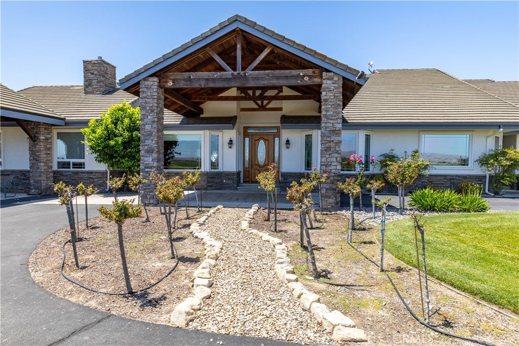 Paso Robles, California, 93446, United States, 7 Bedrooms Bedrooms, ,6 BathroomsBathrooms,Residential,Active,1919055