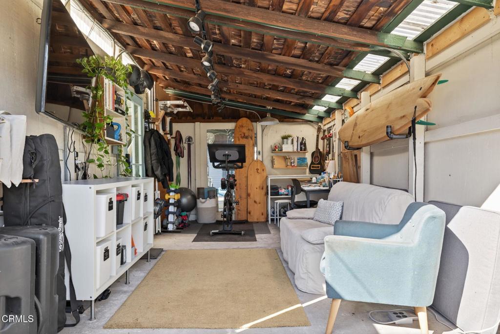 Oxnard, California, 93030, United States, 5 Bedrooms Bedrooms, ,2 BathroomsBathrooms,Residential,Active,1985561