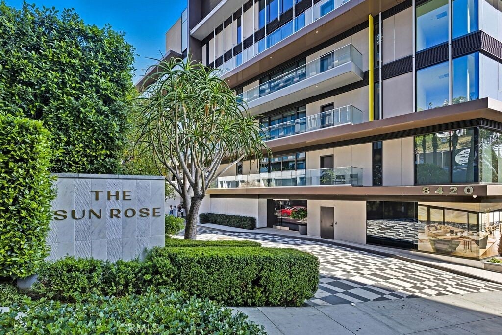 Los Angeles, California, 90069, United States, 2 Bedrooms Bedrooms, ,3 BathroomsBathrooms,Residential,Active,1995278