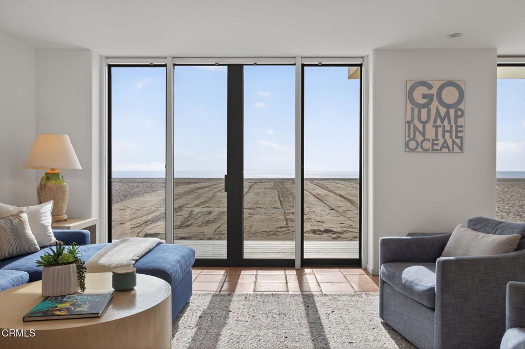 Oxnard, California, 93035, United States, 3 Bedrooms Bedrooms, ,3 BathroomsBathrooms,Residential,Active,1951816