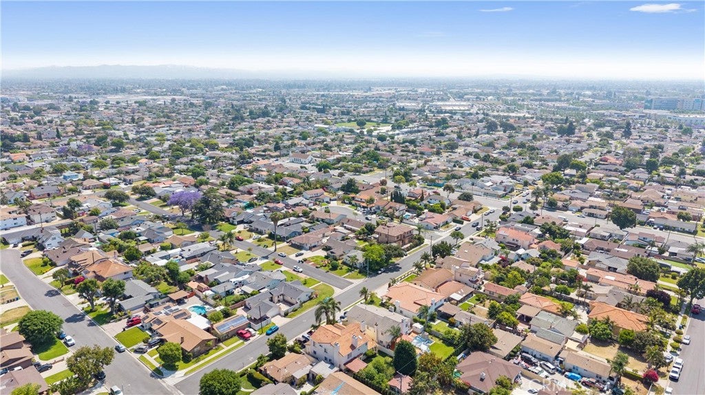 Downey, California, 90242, United States, 7 Bedrooms Bedrooms, ,6 BathroomsBathrooms,Residential,Contingent,1829948