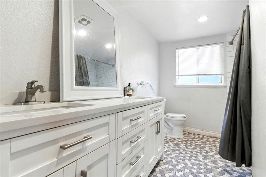 La Habra, California, 90631, United States, 6 Bedrooms Bedrooms, ,4 BathroomsBathrooms,Residential,Active,1929656
