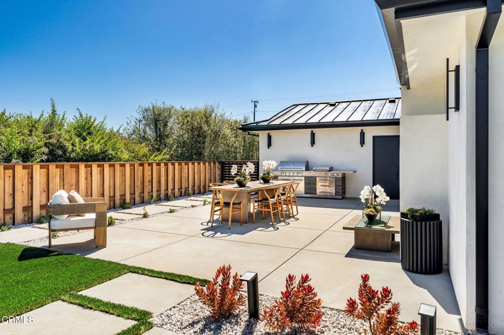 Ventura, California, 93003, United States, 4 Bedrooms Bedrooms, ,3 BathroomsBathrooms,Residential,Active,1936147