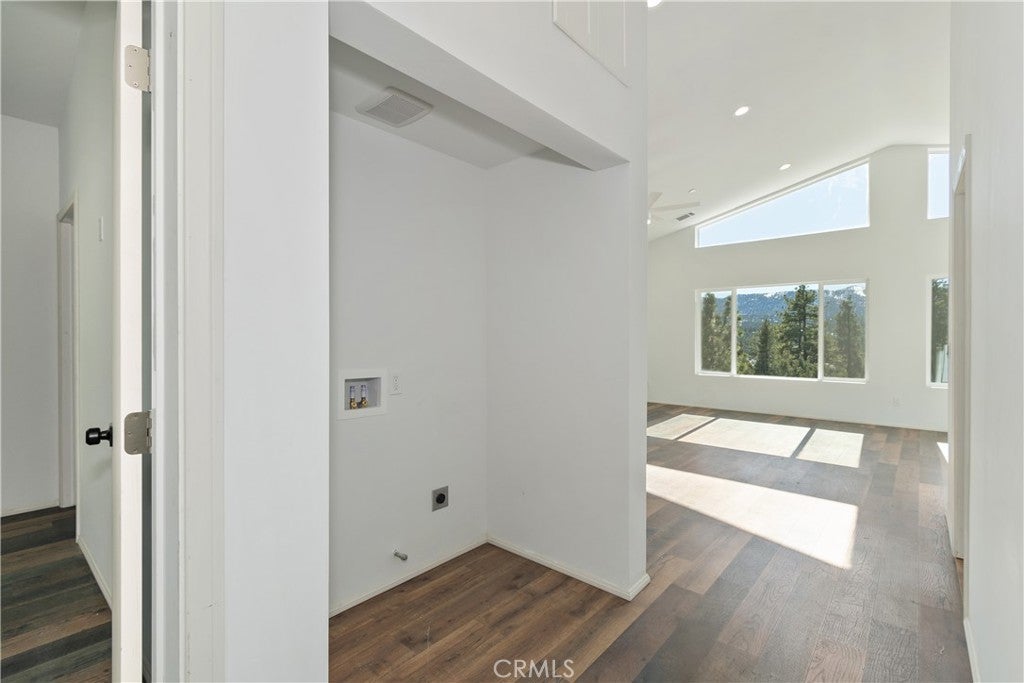 Big Bear City, California, 92314, United States, 7 Bedrooms Bedrooms, ,6 BathroomsBathrooms,Residential,Active,1998760