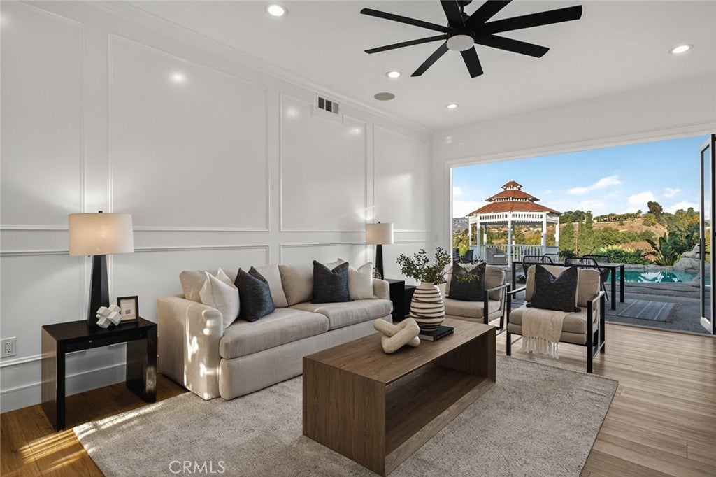 Anaheim, California, 92807, United States, 4 Bedrooms Bedrooms, ,3 BathroomsBathrooms,Residential,Active,1990042