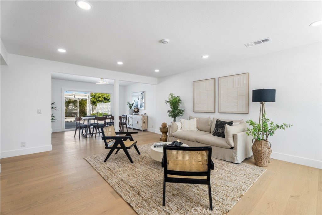 Huntington Beach, California, 92646, United States, 4 Bedrooms Bedrooms, ,5 BathroomsBathrooms,Residential,Active,1969639