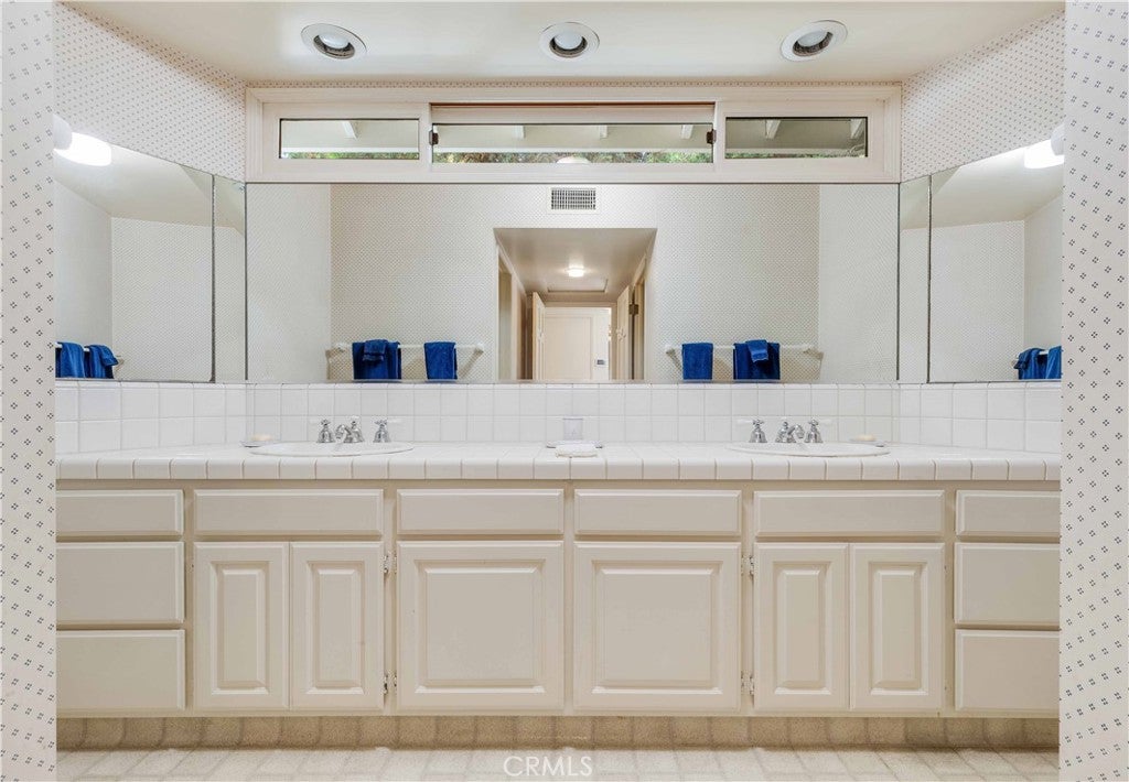 Arcadia, California, 91007, United States, 5 Bedrooms Bedrooms, ,4 BathroomsBathrooms,Residential,Active,1933725