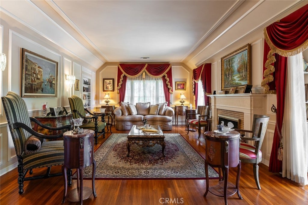 Glendale, California, 91207, United States, 4 Bedrooms Bedrooms, ,4 BathroomsBathrooms,Residential,Active,1945087