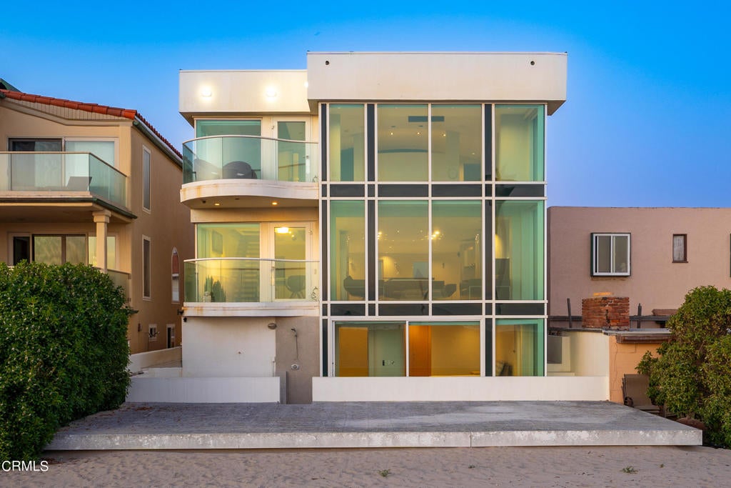 Oxnard, California, 93035, United States, 4 Bedrooms Bedrooms, ,5 BathroomsBathrooms,Residential,Active,1953419