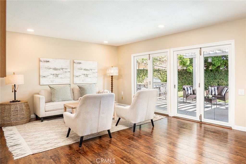 Huntington Beach, California, 92647, United States, 4 Bedrooms Bedrooms, ,3 BathroomsBathrooms,Residential,Active,2030516