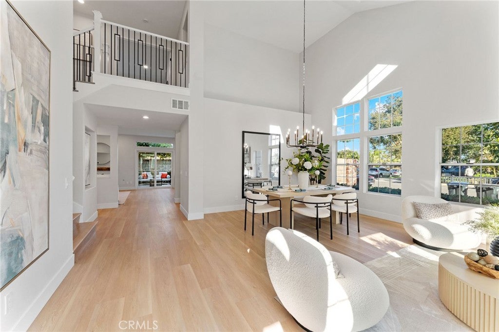 Costa Mesa, California, 92627, United States, 4 Bedrooms Bedrooms, ,3 BathroomsBathrooms,Residential,Contingent,1986895