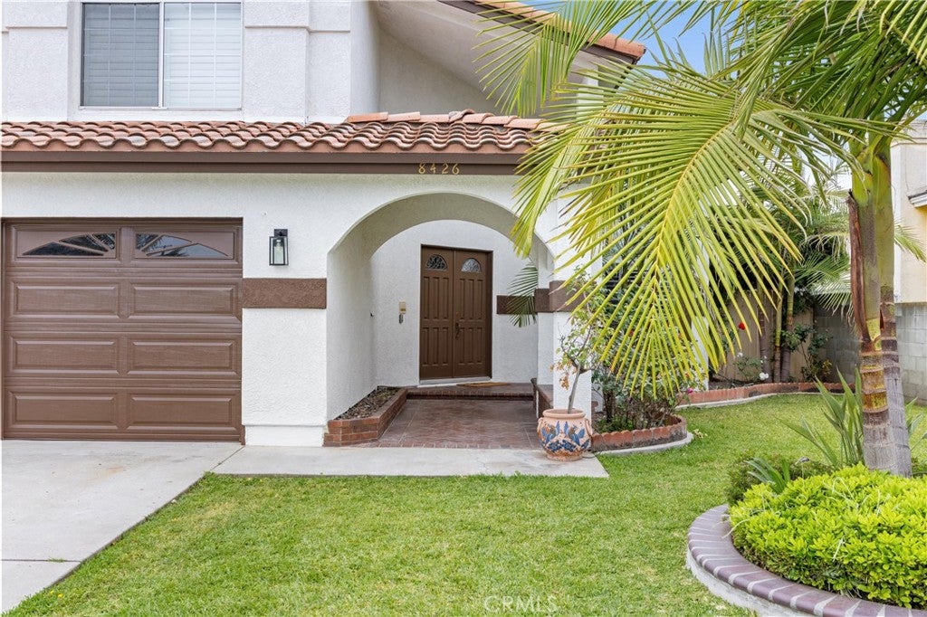 Downey, California, 90242, United States, 7 Bedrooms Bedrooms, ,6 BathroomsBathrooms,Residential,Contingent,1829948