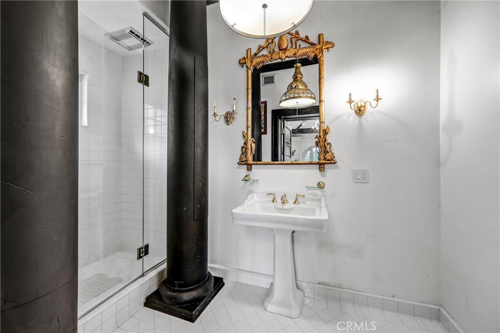 Pasadena, California, 91106, United States, 8 Bedrooms Bedrooms, ,10 BathroomsBathrooms,Residential,Active,1996260