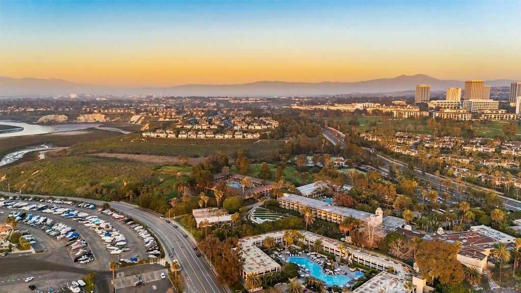 Newport Beach, California, 92660, United States, 4 Bedrooms Bedrooms, ,3 BathroomsBathrooms,Residential,Pending,2016109