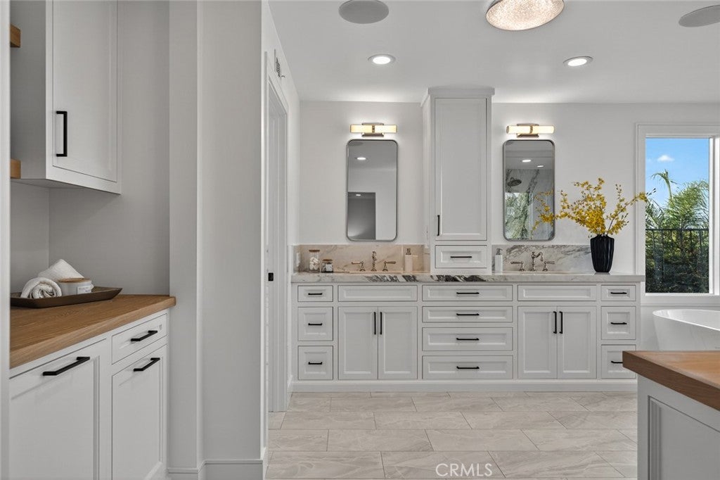 Anaheim, California, 92807, United States, 4 Bedrooms Bedrooms, ,3 BathroomsBathrooms,Residential,Active,1990042