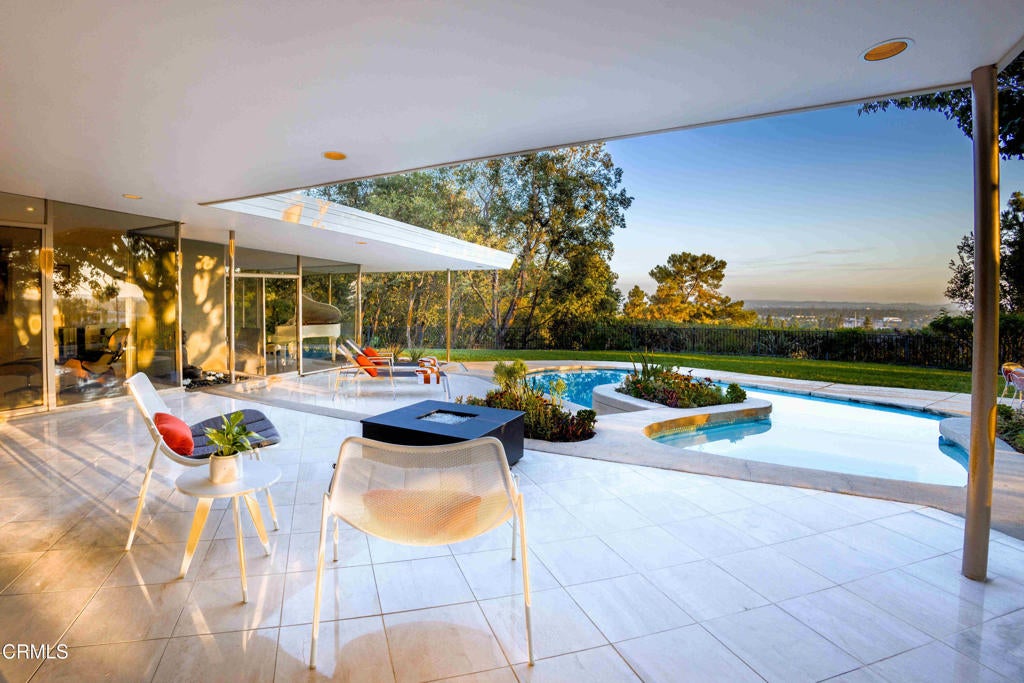 Pasadena, California, 91107, United States, 5 Bedrooms Bedrooms, ,5 BathroomsBathrooms,Residential,Active,1941341