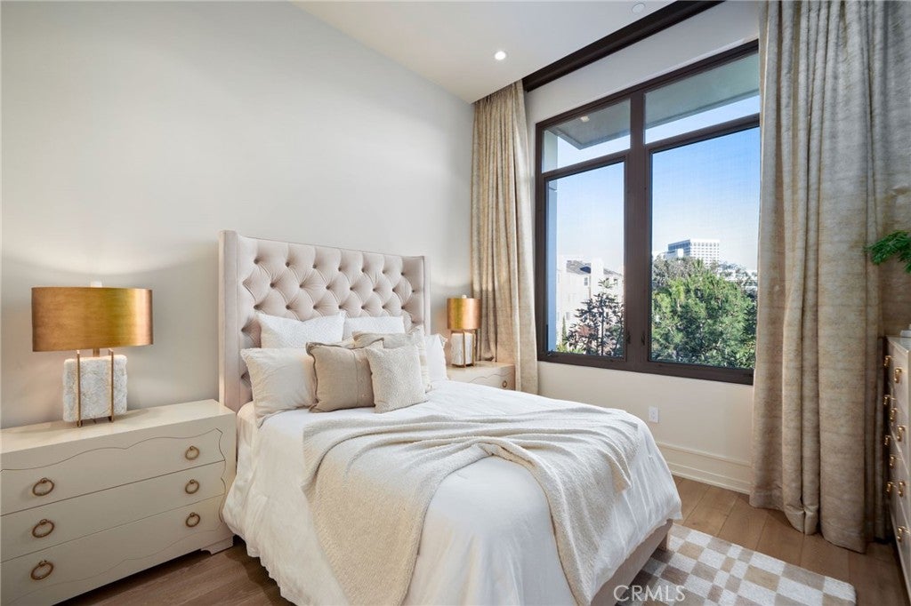 Newport Beach, California, 92660, United States, 2 Bedrooms Bedrooms, ,3 BathroomsBathrooms,Residential,Active,2009419