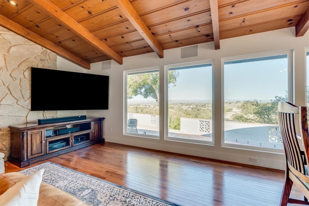 Paso Robles, California, 93446, United States, 3 Bedrooms Bedrooms, ,3 BathroomsBathrooms,Residential,Active,1990043