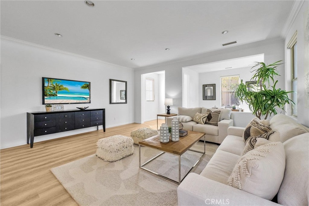 Irvine, California, 92618, United States, 3 Bedrooms Bedrooms, ,3 BathroomsBathrooms,Residential,Contingent,1986914