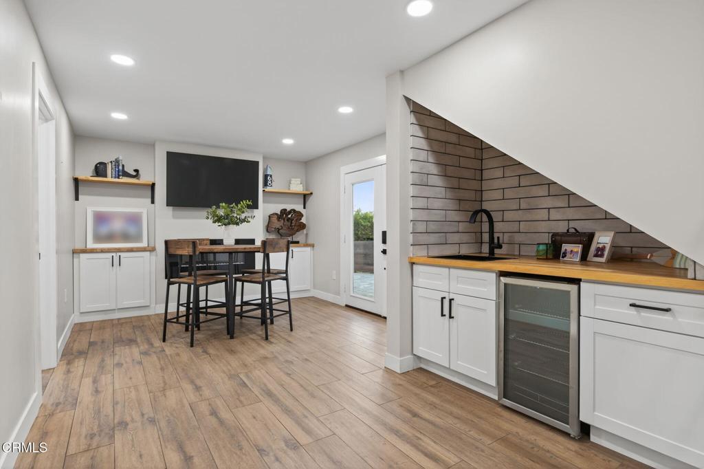 Ventura, California, 93001, United States, 4 Bedrooms Bedrooms, ,3 BathroomsBathrooms,Residential,Active,1926891