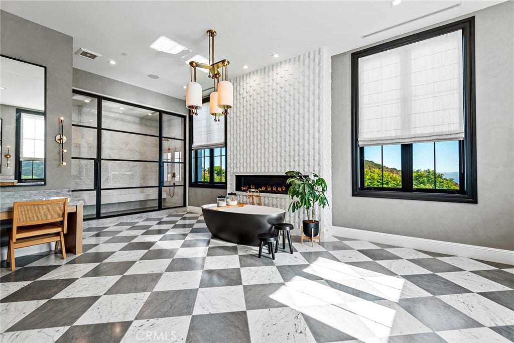Los Angeles, California, 90077, United States, 8 Bedrooms Bedrooms, ,12 BathroomsBathrooms,Residential,Active,1905105