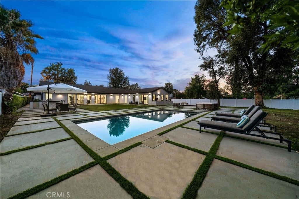 Woodland Hills, California, 91367, United States, 5 Bedrooms Bedrooms, ,5 BathroomsBathrooms,Residential,Pending,1843402
