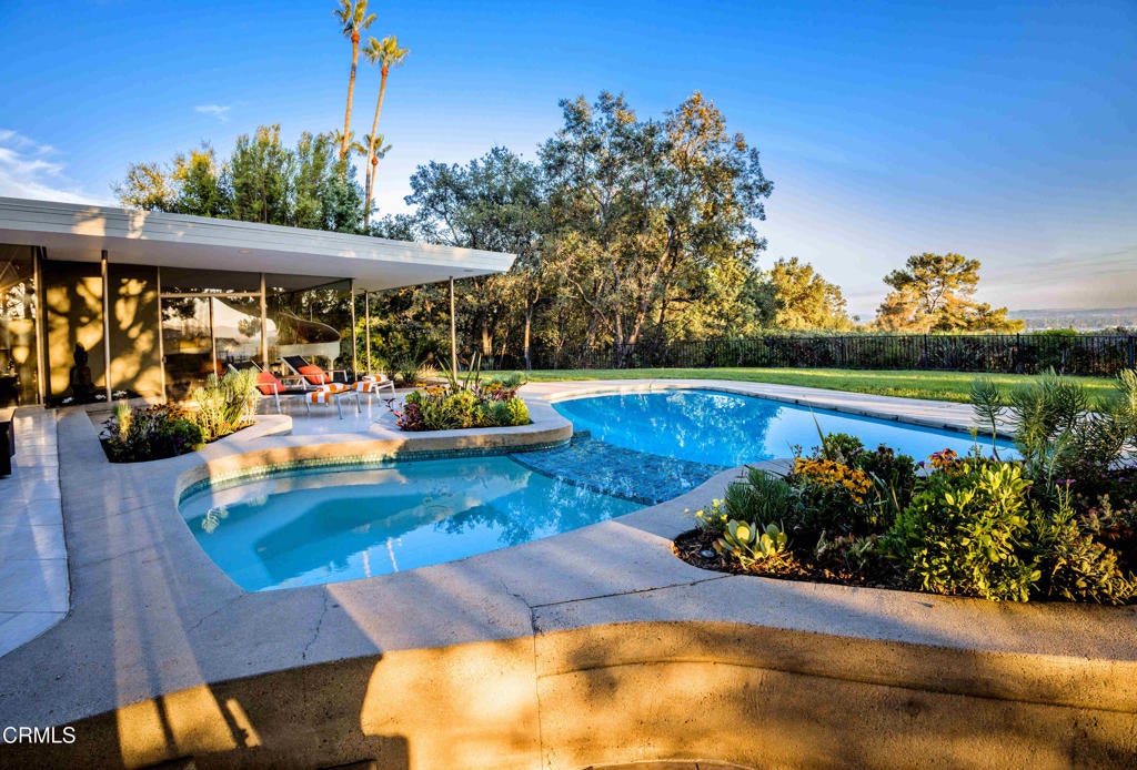 Pasadena, California, 91107, United States, 5 Bedrooms Bedrooms, ,5 BathroomsBathrooms,Residential,Active,1941341