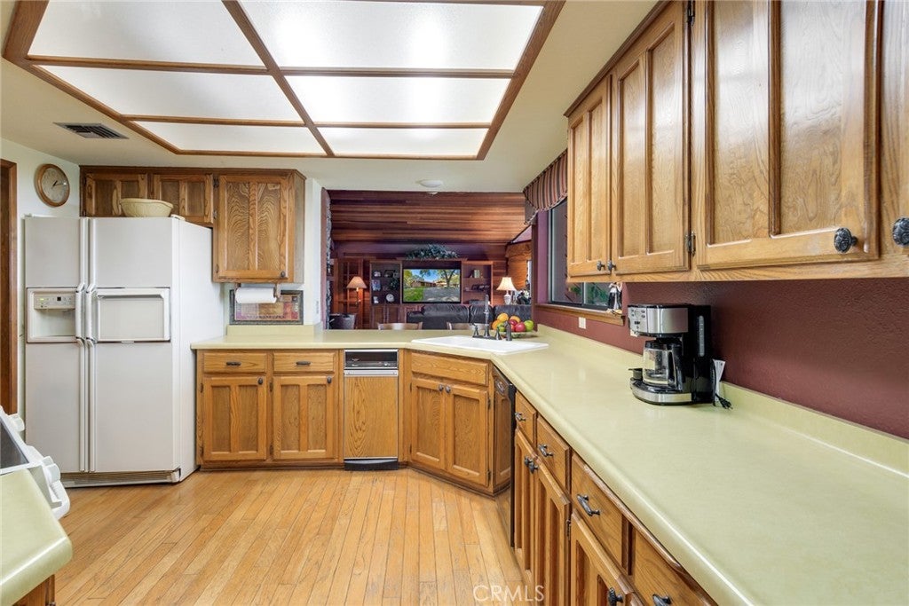 Yucaipa, California, 92399, United States, 4 Bedrooms Bedrooms, ,5 BathroomsBathrooms,Residential,Active,1990591