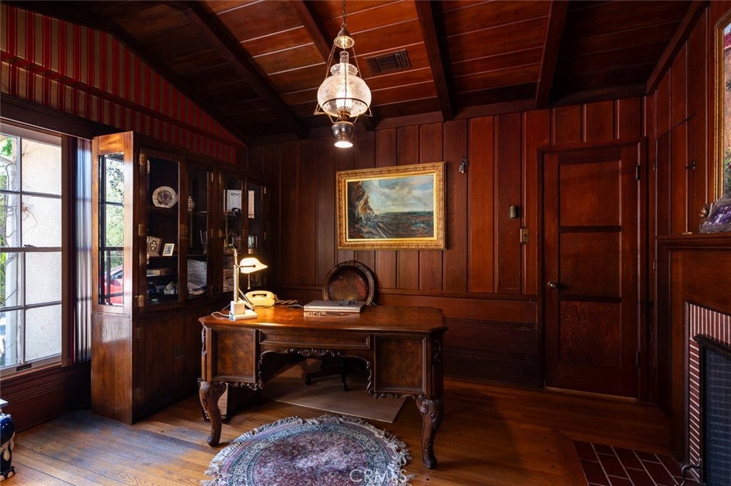 Glendale, California, 91207, United States, 4 Bedrooms Bedrooms, ,4 BathroomsBathrooms,Residential,Active,1945087