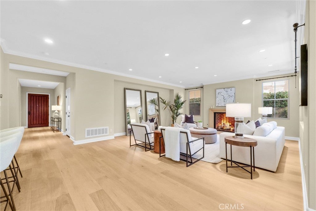 Irvine, California, 92620, United States, 4 Bedrooms Bedrooms, ,4 BathroomsBathrooms,Residential,Active,1986877