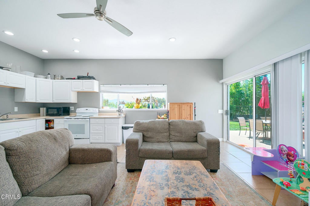 Camarillo, California, 93012, United States, 6 Bedrooms Bedrooms, ,4 BathroomsBathrooms,Residential,Active,1952615