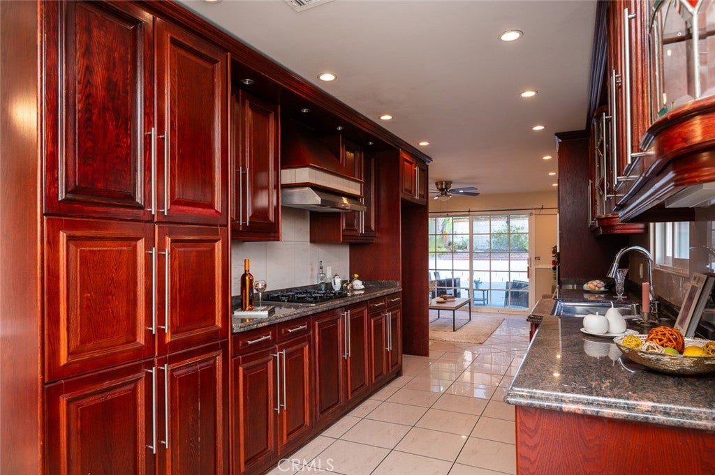 Burbank, California, 91501, United States, 5 Bedrooms Bedrooms, ,5 BathroomsBathrooms,Residential,Active,1943797