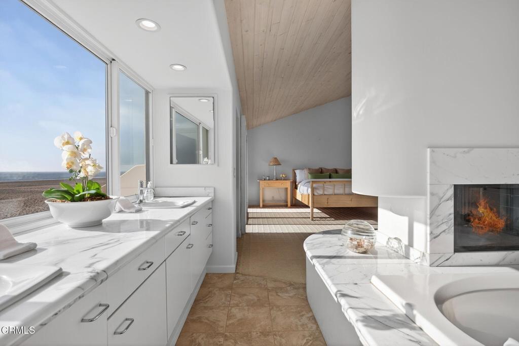 Oxnard, California, 93035, United States, 3 Bedrooms Bedrooms, ,3 BathroomsBathrooms,Residential,Active,1951816