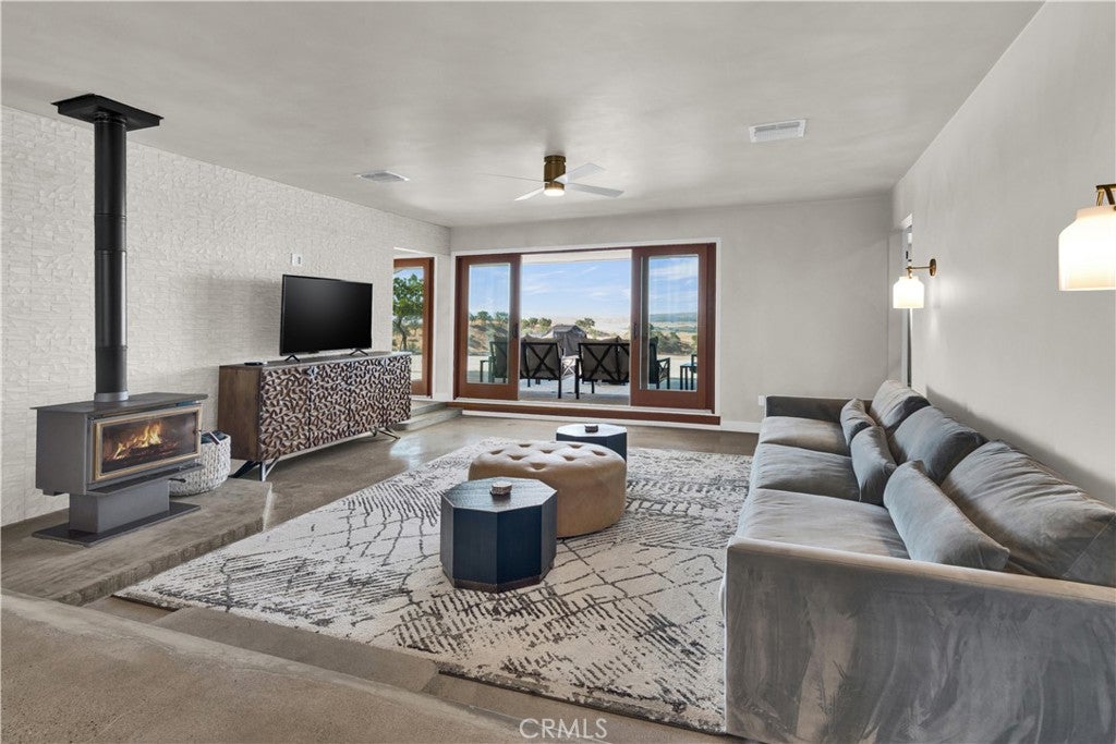 Paso Robles, California, 93446, United States, 4 Bedrooms Bedrooms, ,3 BathroomsBathrooms,Residential,Active,1941140