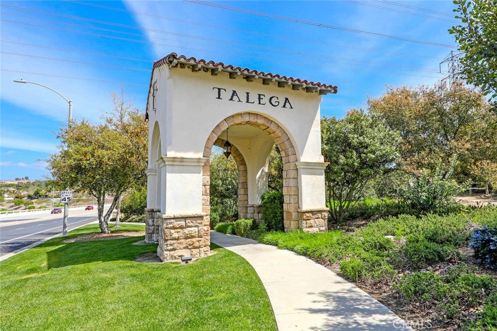 San Clemente, California, 92673, United States, 6 Bedrooms Bedrooms, ,5 BathroomsBathrooms,Residential,Active,1922275